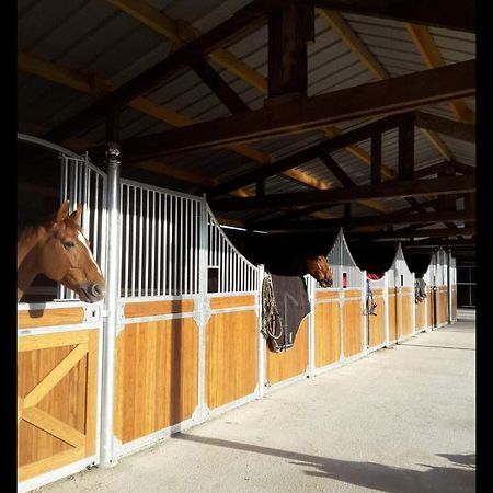 Les Gites De Ninon Moult Exterior photo