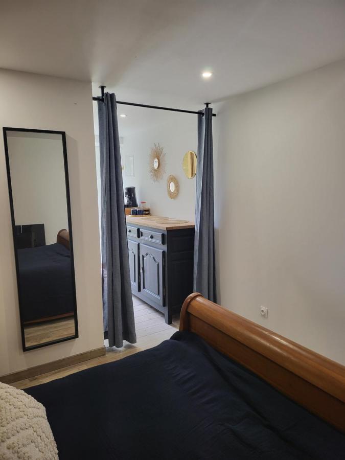 Les Gites De Ninon Moult Exterior photo