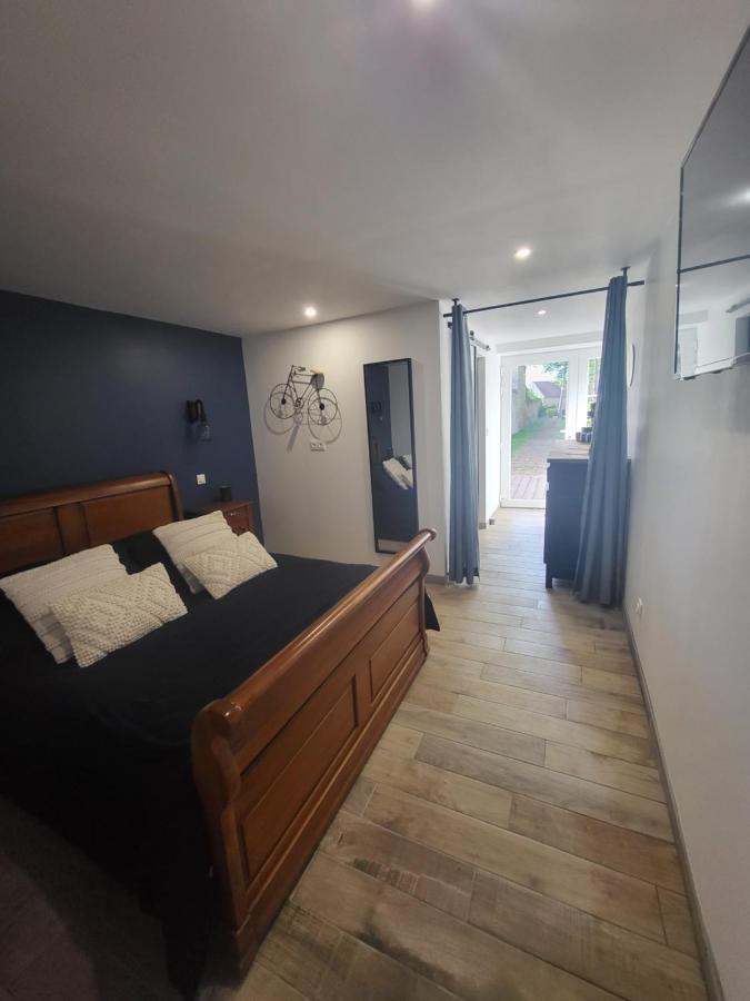 Les Gites De Ninon Moult Exterior photo