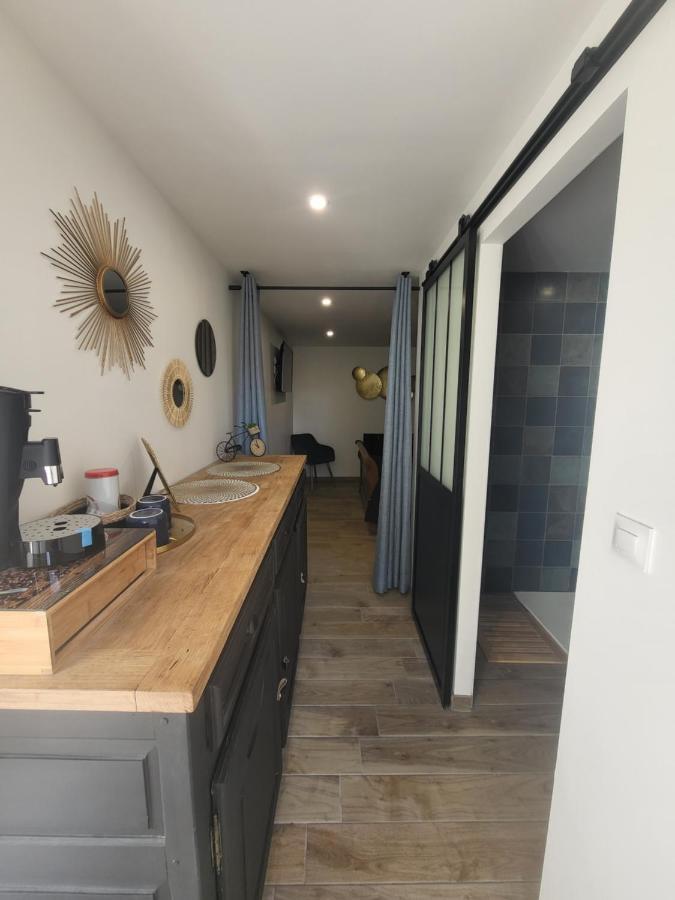 Les Gites De Ninon Moult Exterior photo